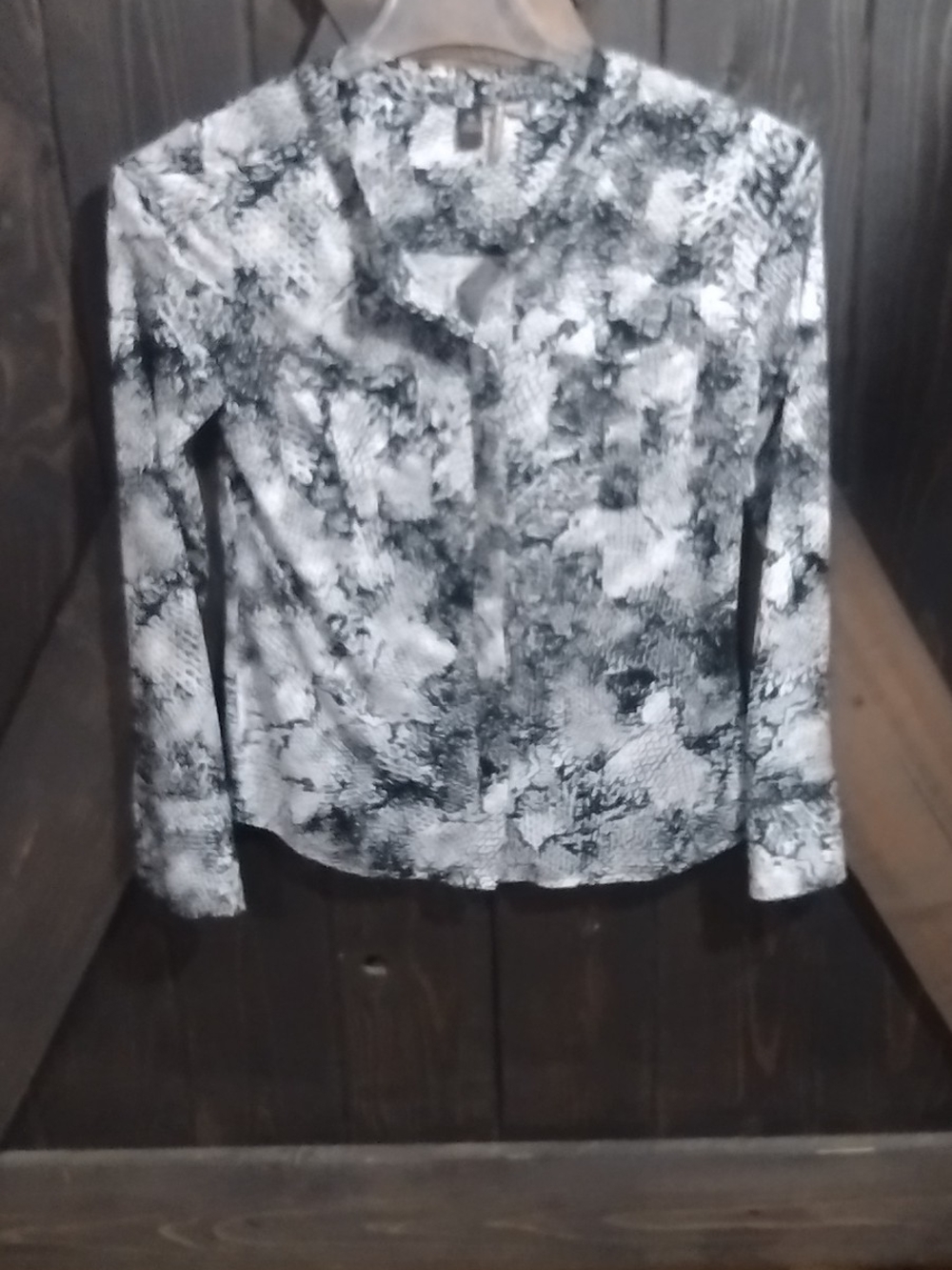 Dana Buchman Blouse Size XS Black & White Patterned Long-Sleeve Top